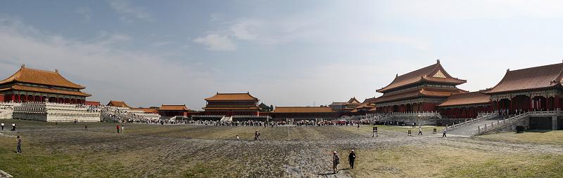 Forbidden_City_54_Pano.jpg - The forbidden city. An overview. It is big... The picture here shows only one "square" inside...