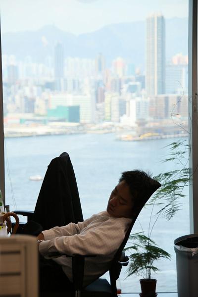 UBS_Office_Sleep_1.jpg - UBS: very common, having a power nap..