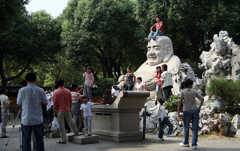 Pagoda_Entry_People.jpg - Suzhou: The Buddha in front of the pagoda is not really respected...