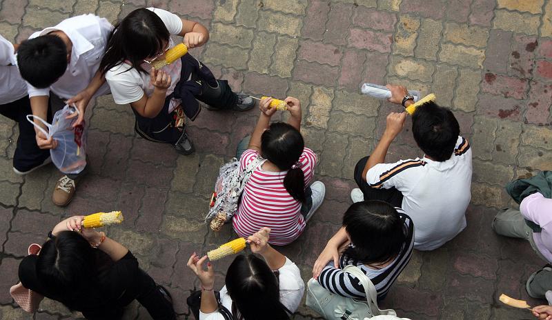 Streets_People_Detail_10.jpg - Chinese eat all day long...