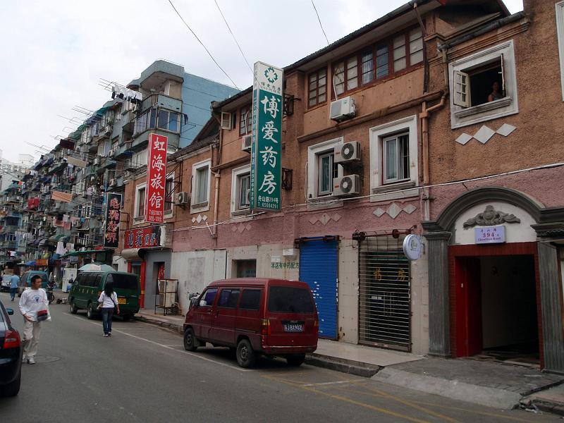 pa030071.jpg - Our youth hostel called "Sleeping Dragon". Quite a nice place...